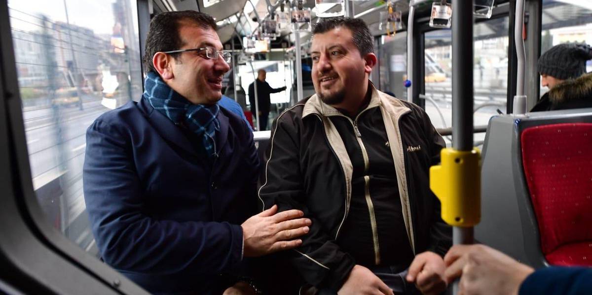 'Hayalim' demişti; Ekrem İmamoğlu ile bindiği metrobüste oturmayı başardı!