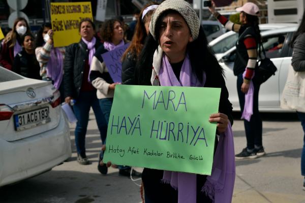 Hatay da kadınlar 8 Mart için yaşam zinciri oluşturdu Birbirimize söz