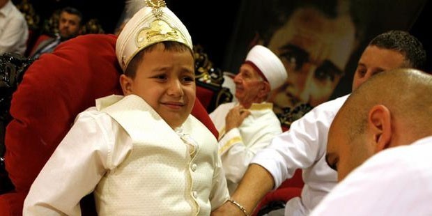 'Sünnet insan hakları sorunu ve tıbben meşru değil'