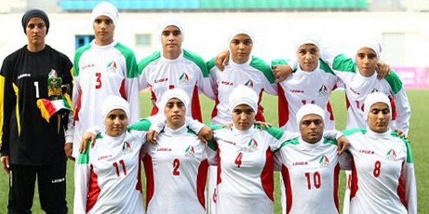 page_iran-ulusal-kadin-futbol-takiminin-dort-oyuncusu-erkek-cikti_082387424.jpg
