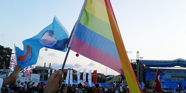 page_ak-lgbtinin-katildigi-erdogan-mitinginden-bunlar-sanirim-gay_828482133.jpg