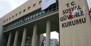 'SGK bilgisayarları AKP'ye yakın firmaya 32 milyon TL'ye yeniletildi'