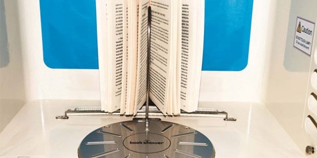 Kitaplara dip köşe temizlik; işte kitap yıkama makinesi