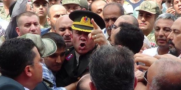 Şehit yüzbaşının yarbay ağabeyi isyan etti: Şu güne kadar çözüm diyenler neden şimdi savaş diyor