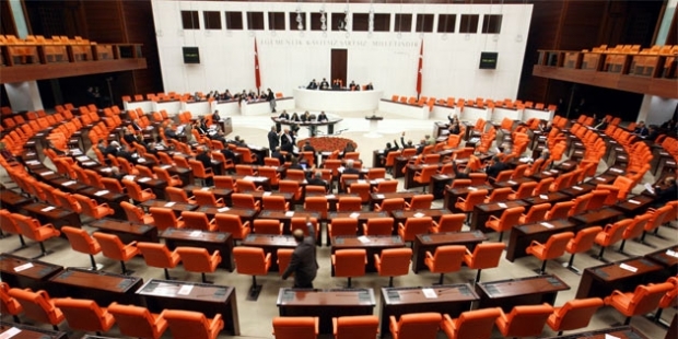 page_34chp-yarin-mecliste-erdogan-girerken-makama-saygi-icin-ayaga-kalkacak-cikarken-oturarak-protesto-edecek34_705181014.jpg