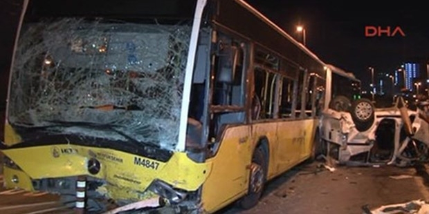 page_istanbul-kadikoyde-metrobus-kazasi-5-olu-5-yarali_247955175.jpg