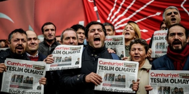 Cumhuriyet'e 'FETÖ' operasyonu yapan savcının ihracına karşı çıkan HSYK üyesi 'FETÖ'cü olduğunu itiraf etmiş!