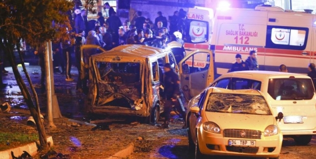 İstanbul Valiliği: Beşiktaş’taki saldırıda kimliği belirlenemeyen kişinin polis olduğu tespit edildi