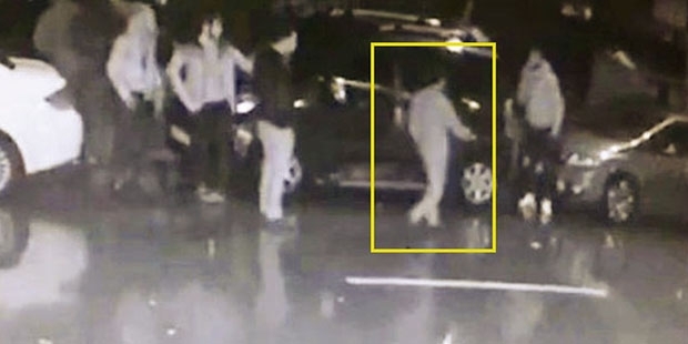 Saldırgan Reina'dan 60 metre ileride sivil bir grup tarafından durdurulmuş