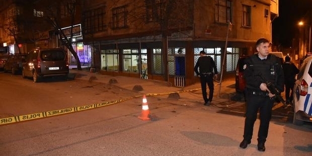 Alzheimer hastası kadını evine getiren polis, ceset ile karşılaştı