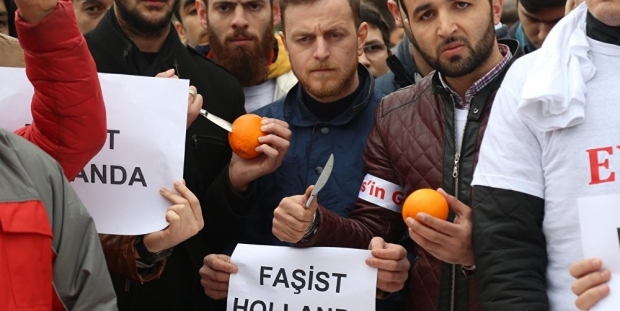 “Hollanda ırkçıları ile AKP arasında kazan-kazan ilişkisi var”
