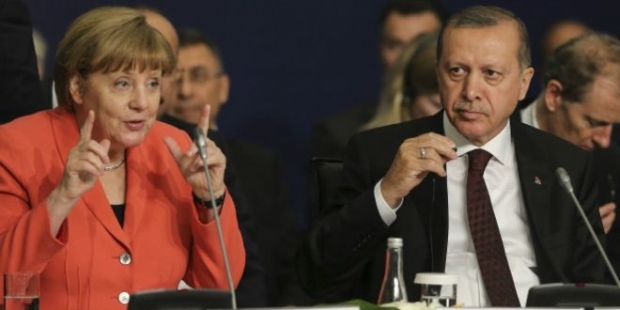 Merkel: Türk liderlerin 'Nazi' kıyaslamaları son bulmalı!
