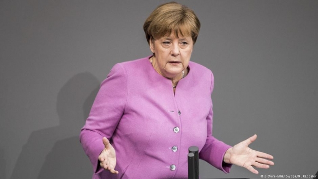 Merkel: Türkiye Nazi benzetmelerine son vermeli