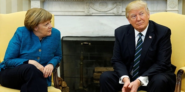 Trump, Merkel'in elini neden sıkmadı?