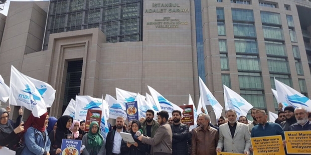 İHH, "Mavi Marmara'daki manyak tipler" diyen Cem Küçük hakkında suç duyurusunda bulundu