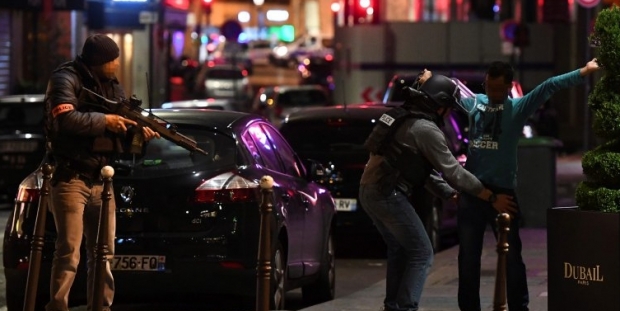 Paris'te IŞİD saldırısı; bir polis hayatını kaybetti!