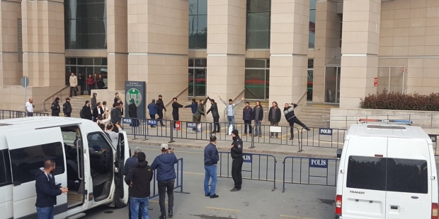 Referandum protestolarında gözaltına alınan 16 kişi serbest