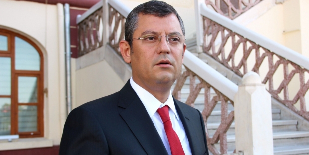 CHP'li Özel'den Sözcü açıklaması: Fethullah Gülen zil takıp oynuyordur