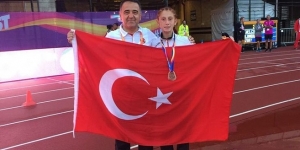 Büyüklerini bir bir eledi: 14 yaşındaki Muhsine Gezer dünya 3'üncüsü!