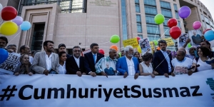 Dışarıdaki Gazeteciler: Özgürlük, hemen şimdi!
