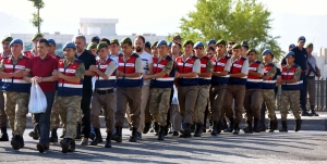 Suikat davasında avukatlar Gülen'in suçlarını okudu, bazı sanıklar kulaklarını tıkadı