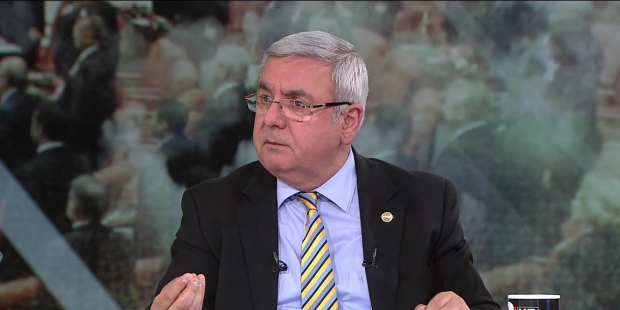 AKP'li Metiner: FETÖ muhiplerinin devlet protokolünün en öf saflarına oturtulduğunu görmek canımı sıkıyor!
