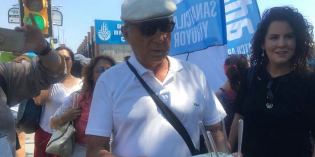 Başbakan Yıldırım'a 'kabak tadı' yanıtı; Maltepe mitinginde kabak tatlısı dağıtıldı
