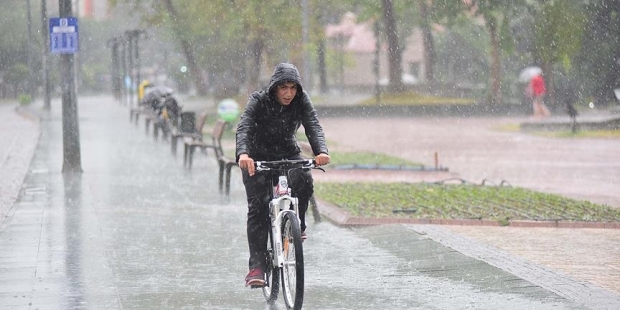 Meteoroloji İstanbul'daki sağanak için saat verdi