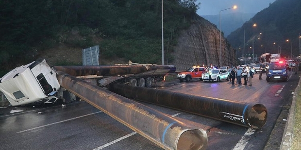 TEM Otoyolu trafiğe kapandı