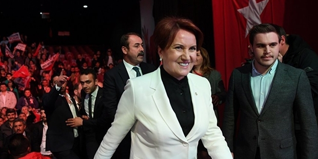 Akşener: Yeni parti için konuşulan isimler bizden bağımsız olarak ortaya atılıyor!