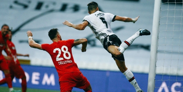 Süper Lig'in son şampiyonu Beşiktaş, ilk maçında Antalyaspor'a puan vermedi