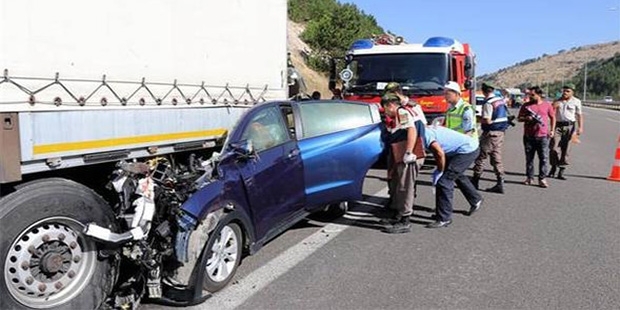 Ankara'da otomobil TIR'a çarptı; 5 kişi hayatını kaybetti