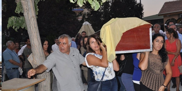 CHP’li Tekin: Hayatını kaybetmiş bir anneye tahammül edemeyenlere insan demeye dilim varmıyor!