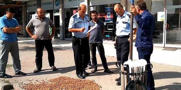 Fındık üreticisi protesto etti; AKP İlçe Başkanı, "Gelin bu adamı temizleyin buradan" dedi