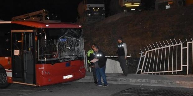 İki otobüsün arasında sıkışan şoför hayatını kaybetti