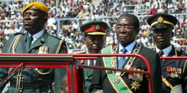 Zimbabve'de Mugabe'ye meydan okuyan Genelkurmay Başkanı'na 'vatana ihanet' suçlaması