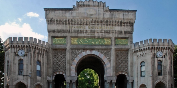 "Tek cümle kurmadan ‘akademisyen’ ol, yeter ki ‘barış’ deme"