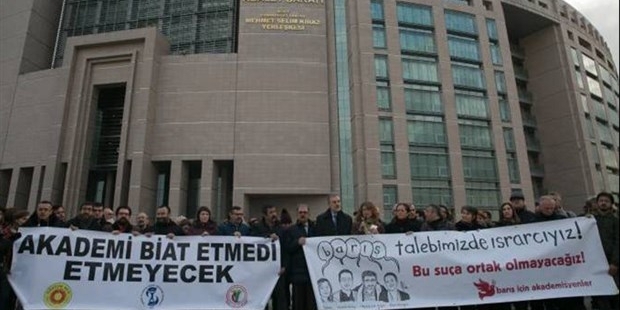 3 ayrı mahkemede 38 akademisyen hâkim karşısına çıktı