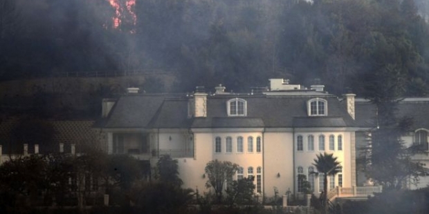 California'da yüzlerce ev yandı, 110 bin kişi tahliye edildi