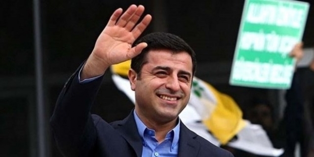 Demirtaş davası, 398 gün sonra görüldü; mahkeme 'Tutukluluğa devam' dedi