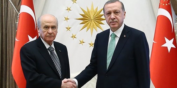 "AKP'liler 'Bahçeli'nin getireceği oylar, Gül'ün götüreceği seçmenin boşluğunu doldurur mu?' diye soruyor"