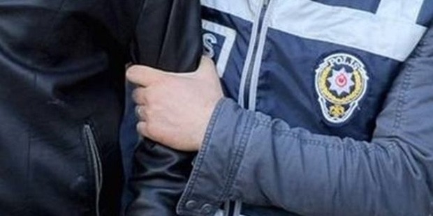 FETÖ'den aranan eski emniyet müdürü, havalimanında yakalandı