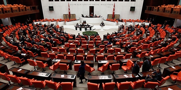 KPSS puanı olmayana TBMM’den otomatik 70 puan; "Yandaş başvuruları topluyorlar"