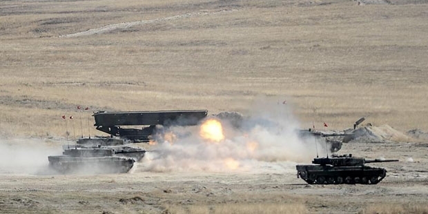 TSK'dan Afrin'deki YPG mevzilerine top atışı