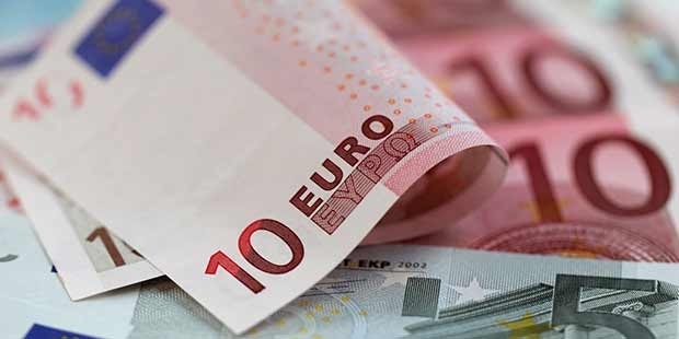 Dolar sakin, euro yükseliyor