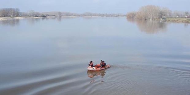 Edirne'de alabora olan botta bulunan göçmenlerden 3'ünün cesedine ulaşıldı