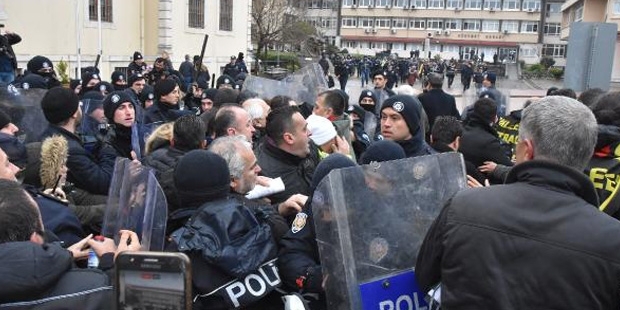 Sinop'ta nükleer karşıtlarına cop ve biber gazlı müdahale