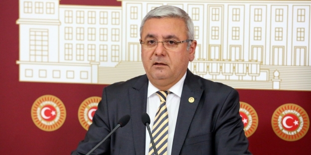 AKP'li Metiner'den HDP'lilere: Elinizdeki Kürt kanıyla ne konuşuyorsunuz; nereniz Kürt sizin?