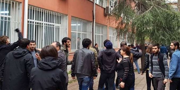 İstanbul Üniversitesi'nde karşıt görüşlü öğrenciler arasında kavga; 22 gözaltı