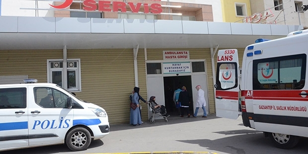 Gözaltındaki şüpheli, polislerin arasında vurularak öldürüldü